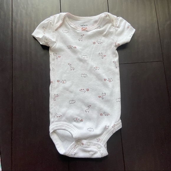 Carter’s baby girl 3 count heart onesies & striped leggings bundle size 6M - Picture 8 of 13